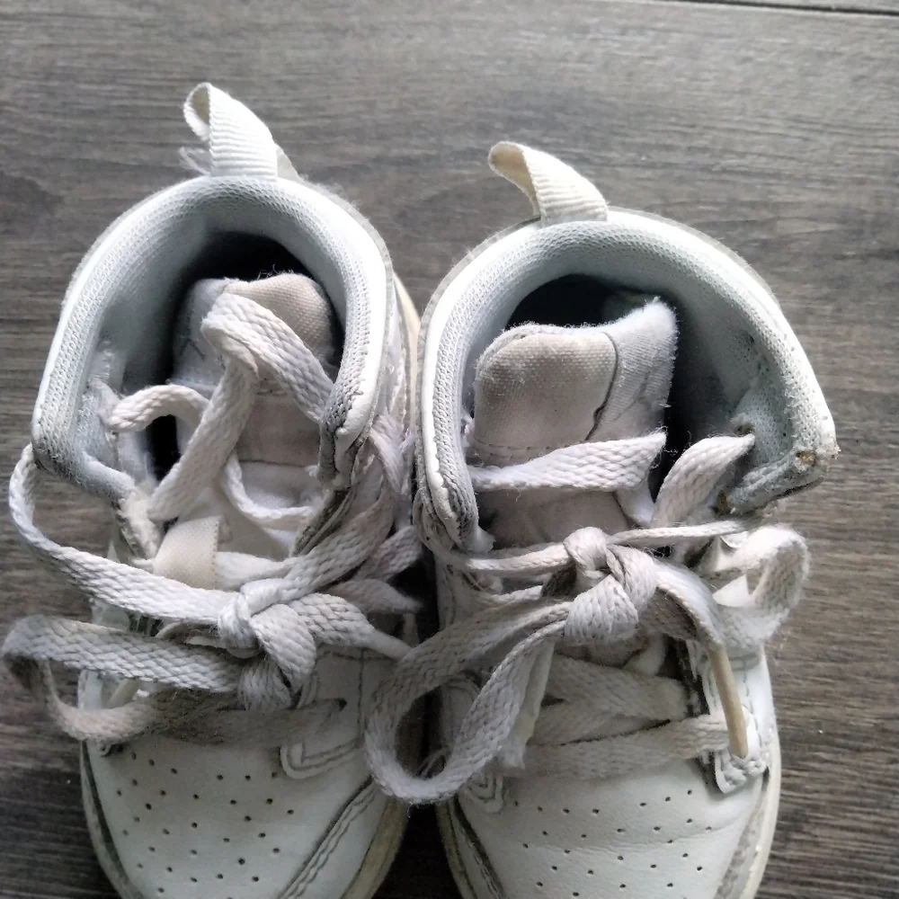 Nike Air Jordan 1 Retro Mid White Wolf Grey Sneakers Size 4C 2015 Lace Up Shoes